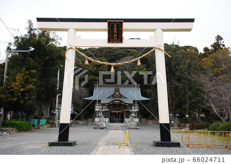 三熊野神社の鳥居と拝殿(静岡県掛川市) 66024711