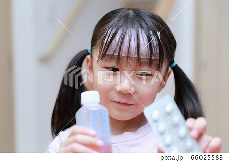 体調不良 (薬 子供 女の子 女児 病気 風邪 インフルエンザ 肺炎 発熱 頭痛 歯痛 花粉症) 66025583