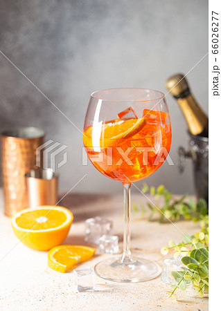Aperol spritz cocktail 66026277