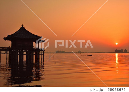 浮御堂の夜明け 66028675