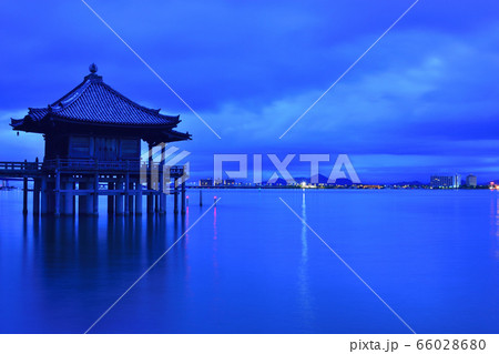 浮御堂の夜明け 66028680