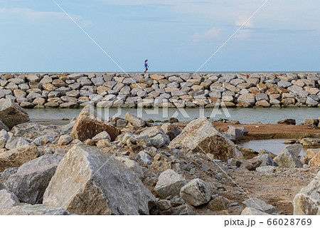 Large stones Was prepared in place of the sandy 66028769