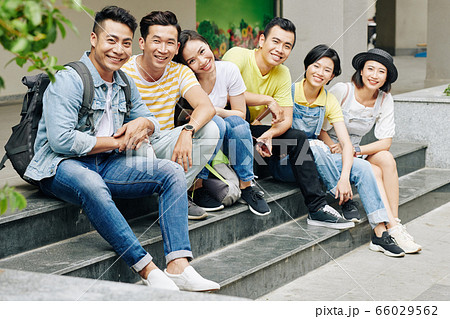 Cheerful university students 66029562