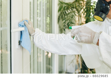 Disinfecting door handle 66029685