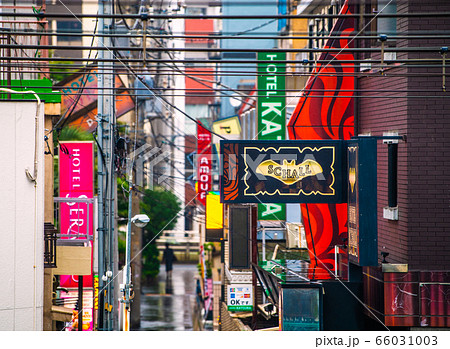 日本の東京都市景観 鶯谷駅前のホテル街などを望むの写真素材