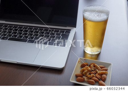PCとビール 66032344