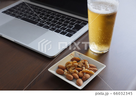 PCとビール 66032345