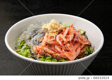 生桜海老と生しらす丼 66032624