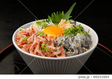 生桜海老としらす丼 生桜海老としらす丼 66032664