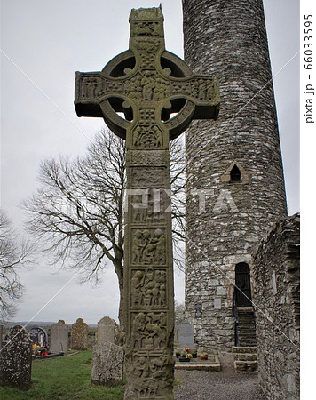 アイルランド・モナスターボイスのハイクロス（ケルト十字架）の写真