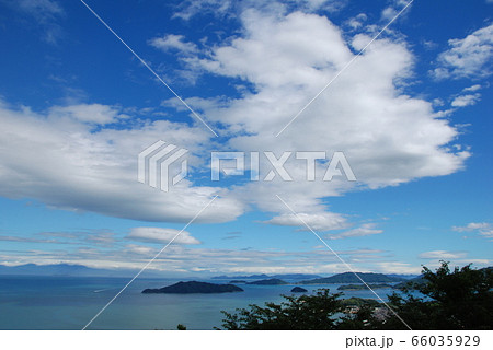 広島県呉市音戸の瀬戸の夏の空 66035929