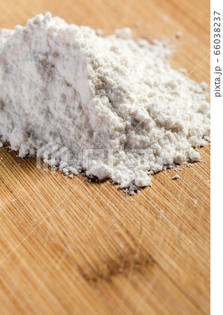 white wheat flour 66038237