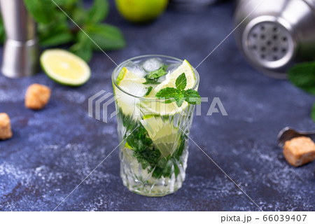 Summer cocktail with lime and mint 66039407
