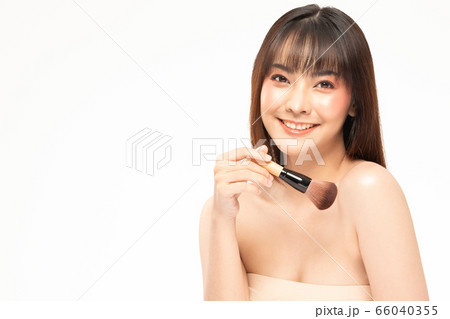 Beauty asian woman hold make up brush and cheerful with make up brush Beauty asian woman hold make up brush and cheerful with make up brush 66040355