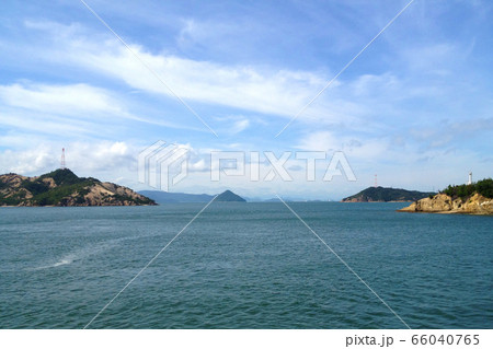 瀬戸内海の島々　直島行きフェリーから 66040765