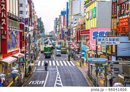 日本の東京都市景観 新大久保駅前を望む(画面奥は大久保駅方向) 日本の東京都市景観 新大久保駅前を望む(画面奥は大久保駅方向) 66041806