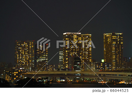 東京夜景　タワーマンション群　高輪ゲートウェイ駅　方面　2020年 66044525