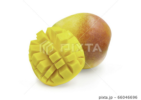 Whole ripe R2E2 mango and slice in cube shape so 66046696