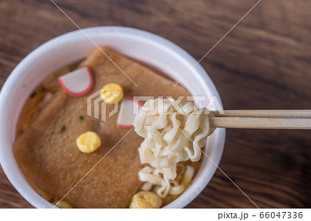 【カップ麺 うどん】 【カップ麺 うどん】 66047336