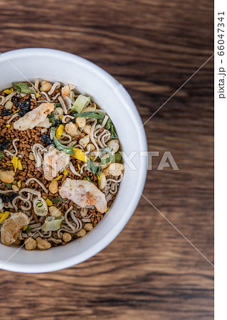 【カップ麺 そば】 【カップ麺 そば】 66047341