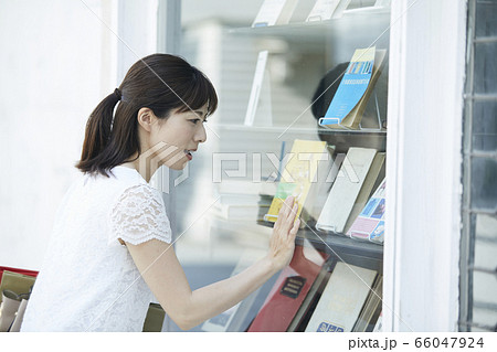 若い女性 ショッピング 若い女性 ショッピング 66047924