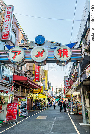 東京の都市風景 アメ横商店街周辺の風景 66051365