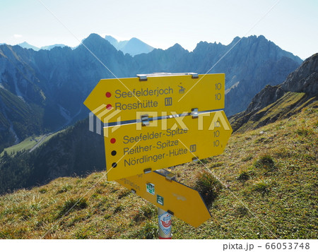 ハイキング in チロル 66053748