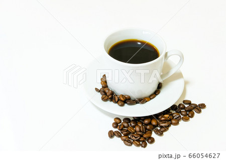ブラックコーヒーとコーヒー豆 66054627