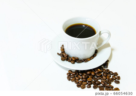 ブラックコーヒーとコーヒー豆 66054630