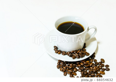 ブラックコーヒーとコーヒー豆 66054632