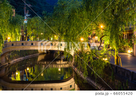 《兵庫県》新緑の城崎温泉・温泉街 《兵庫県》新緑の城崎温泉・温泉街 66055420