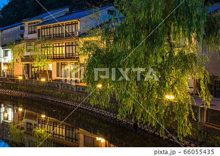 《兵庫県》新緑の城崎温泉・温泉街 《兵庫県》新緑の城崎温泉・温泉街 66055435