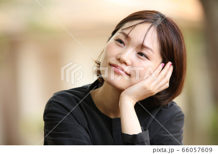 女性ポートレート 66057609