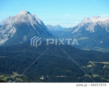 ホーエムンデ山とロープウェー 66057970