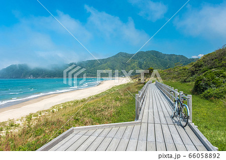 鳥取県 東浜海岸 初夏のイメージの写真素材 66058892 Pixta