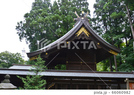 真横から撮影した「櫻山神社の社殿」（岩手県盛岡市内丸） 66060982