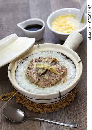 鹹魚蒸肉餅煲仔飯 66061190