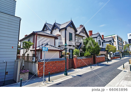 神戸 北野町 山本通りの街並み（異人館通り） 66063896