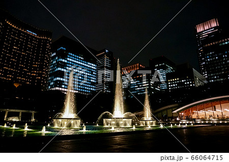 和田倉噴水公園と大手町ビル群夜景 和田倉噴水公園と大手町ビル群夜景 66064715