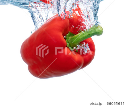 Juicy red bell peppers on the surface of ecological clean water, falling, forming bulbs. Close-up. 66065655