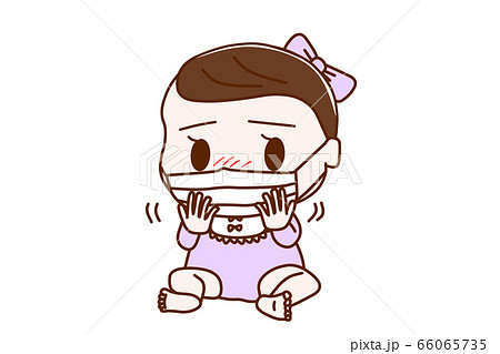 予防のためのマスクを嫌がるお座りの女の子の赤ちゃん 66065735