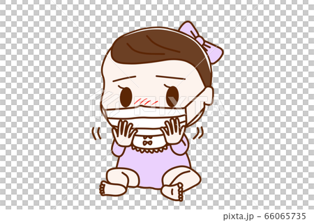 予防のためのマスクを嫌がるお座りの女の子の赤ちゃん 66065735
