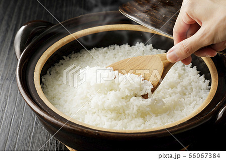 土鍋で炊いたごはん 土鍋で炊いたごはん 66067384