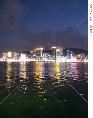 海 観光地 夜 66067765