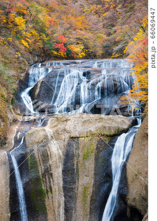 袋田の滝と紅葉風景 秋 (茨城県久慈郡大子町) 2019年11月撮影 袋田の滝と紅葉風景 秋 (茨城県久慈郡大子町) 2019年11月撮影 66069447