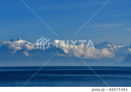 晴れた日のレマン湖、ローザンヌ・スイス 66075463
