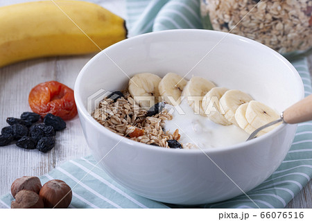 Granola with fruit and yogurt 66076516