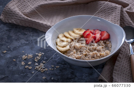 Oatmeal for breakfast 66077330
