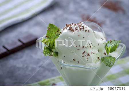 Kiwi flavored ice cream 66077331