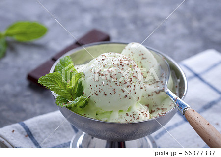 Kiwi flavored ice cream 66077337